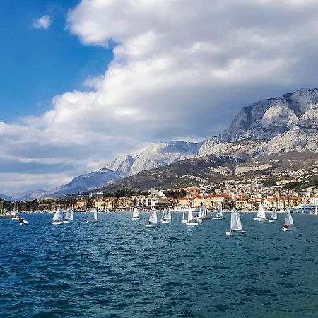 Lovely Apartment In Makarska With Kitchen Kültér fotó