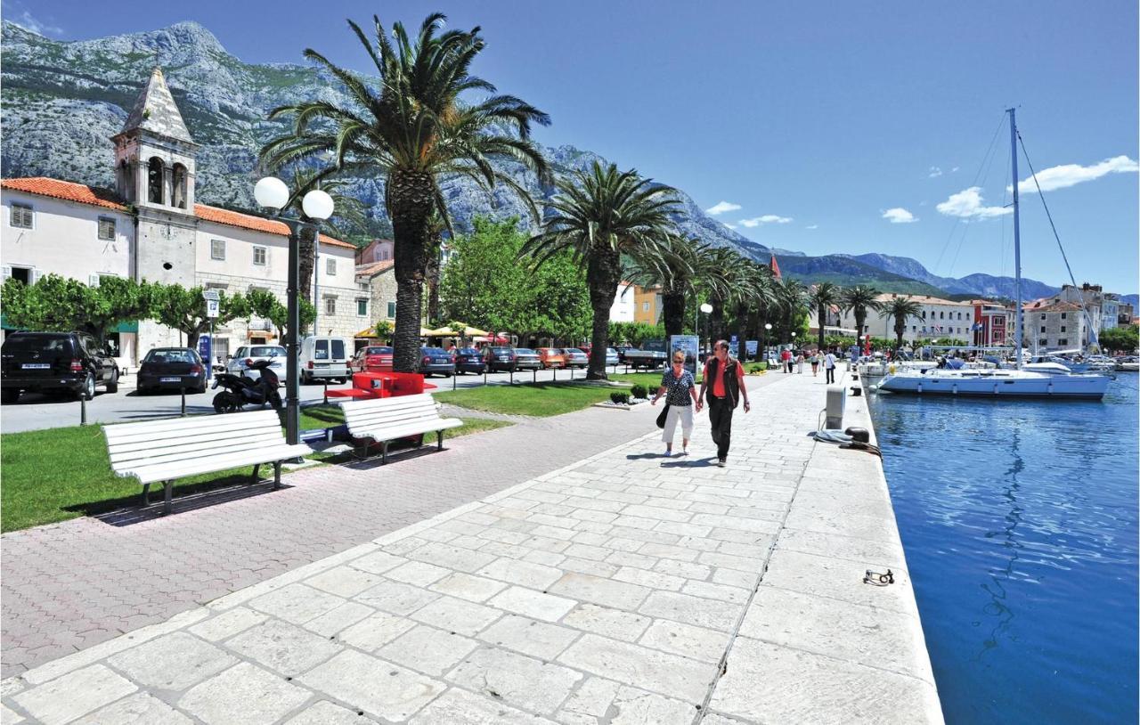 Lovely Apartment In Makarska With Kitchen Kültér fotó