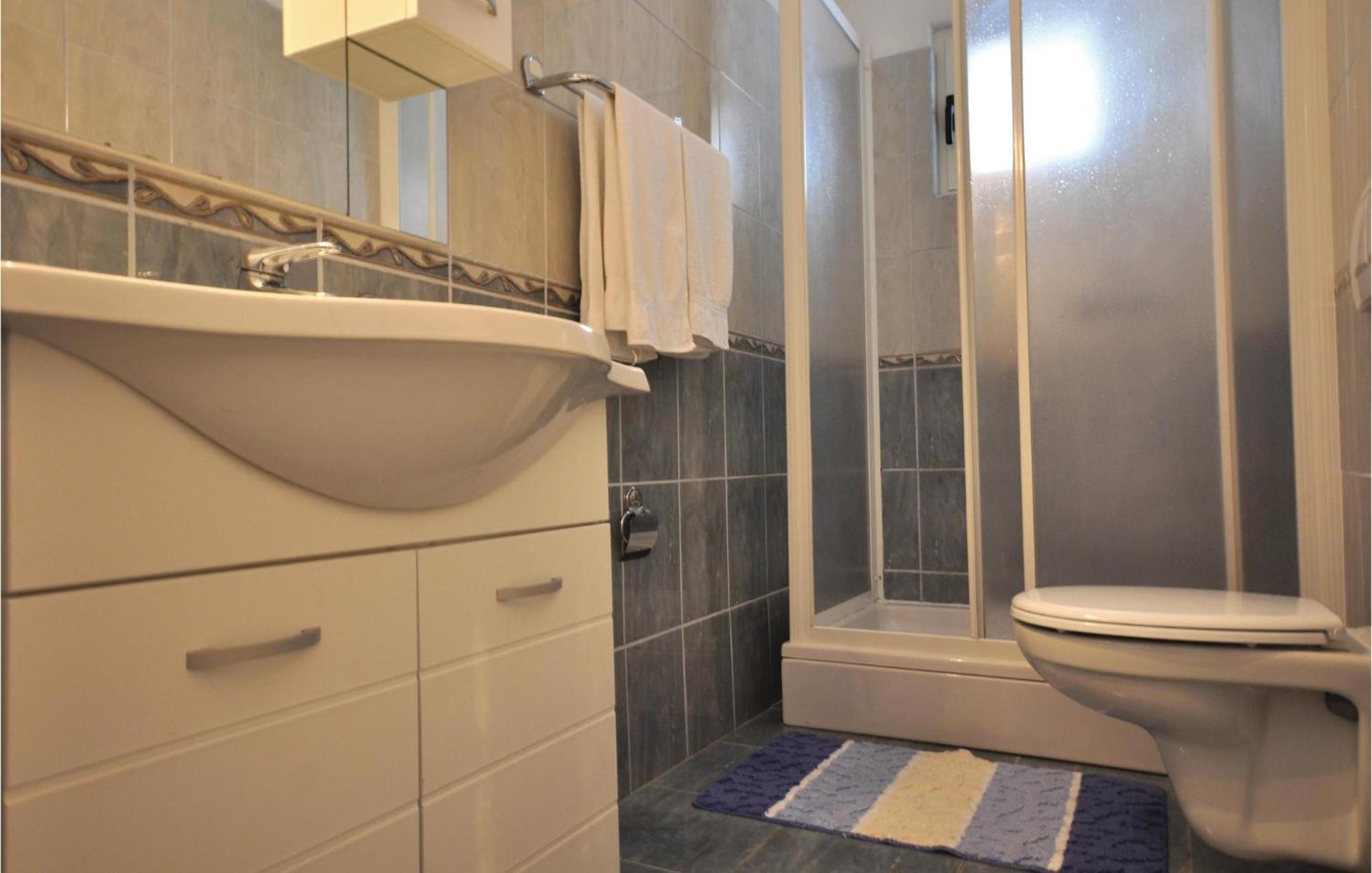 Lovely Apartment In Makarska With Kitchen Kültér fotó